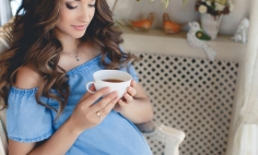 A mund të pini kafe ndërsa jeni shtatzënë?