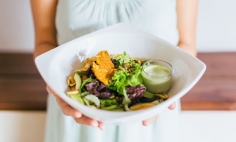 Dieta para shtatzënisë: Ushqimet më të mira për të ngrënë kur jeni duke u përpjekur të mbeteni shtatzënë